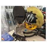 Hitachi C10FCE2 10-inch Compound Miter Saw