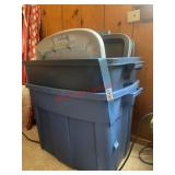 Tote and lids lot(1st upstairs bedroom)