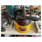 Stinger brand wet/dry vacuum cleaner (garage)