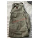 Menï¿½s wrangler pants (master closet)