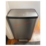 Kitchen Garbage Can        (Kitchen)