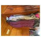 Tank top lot size S-M(1st upstairs bedroom)