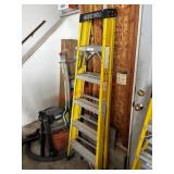 fiberglass step ladder (Garage)