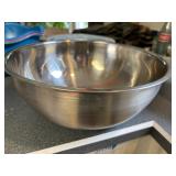 XL Stainless Mixing bowl                (kitchen)