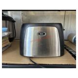 Oster 2-slice toaster (Row A)