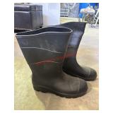 Newer Size 11 Muck Boots