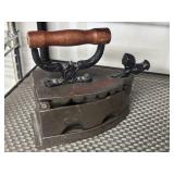 Antique Cole Iron               (Apartment)