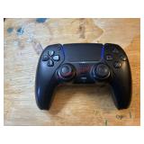 Black ps5 controller (in tote)