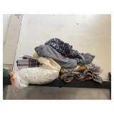 King and Twin Bedding with throw blankets lot
