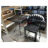 Patio table and chairs (row d)