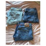 Womanï¿½s jeans size 4 (in tote)