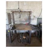 METAL WELDERS TABLE W/ #6 PARAMO VISE