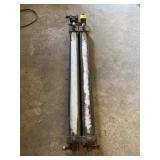 2 HYDRAULIC CYLINDERS