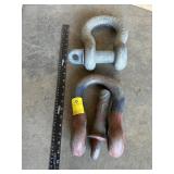 2 -  1 1/2' 17 TON SHACKLES