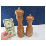 VIC FURTH Wooden Salt/Pepper Grinder Set PALM Rest