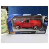 2004 Chevrolet SSR 1:25 Red Diecast Toy Car