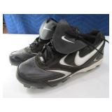 NIKE sz7 Black Cleats