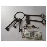 Lot Metal SkeletonLooking Decor Keys
