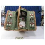 18" Wicker Portable Wine Setup EXC
