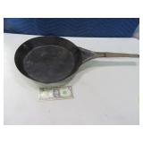 LongHandled Campfire 13" coolhandle Skillet