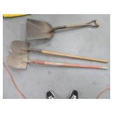 (3) Shovels & Scoop Yard Tools vintage