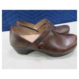 New Womens DANSKO sz40 Slip On Brown Shoes