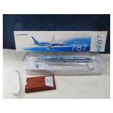 1:200 Airplane Model Boxed BOEING 787-8 Jet