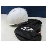 OAKLEY White szMD Snowboard/Ski Helmet NICE