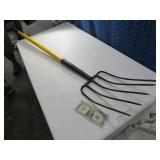HQ FiberHandle Pitch Fork Yard Tool
