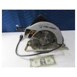 B&D 7.25" Circular Saw *Running...Fixed Cord*