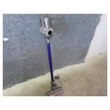 Cordless Stick DYSON Vac Running *no cap*