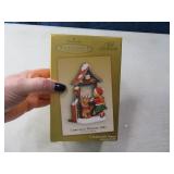 Hallmark ClubExclusive XmasWindow2004 Ornament