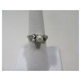 10kt White Gold sz5 Ring w/ Pearl/Diamond Stones