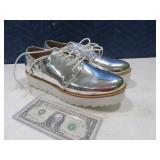 New Womens sz7.5 CHINESE LAUNDRY New Silver Shoes
