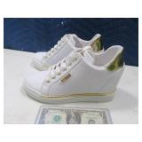 Womens sz8m GUESS White Sneakers *worn once* EXC