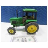Diecast JOHN DEERE 8" Tractor