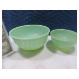 (2) FireKing JADEITE 8" & 6" Mixing Bowls EXC