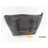 Black MICHAEL KORS 12' firm Handbag EXC w/ book
