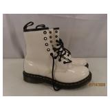 DOC MARTENS womens 8 White Slick Shoes EXC