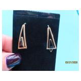 14kt Gold & Blk Onyx Triangle Earrings NICE 3g