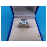 Exquisite 14kt White Gold Topaz sz5 Ring 3.1g