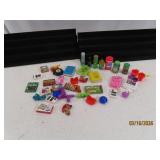 Collection ModernPopEra Miniatures w/ shelf