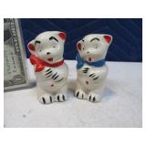 3.5" Vintage Pottery Bear Salt & Pepper SET Shwne?