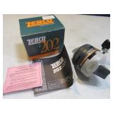 Vtg ZEBCO 202 Bait Cast Fishing Reel Boxed