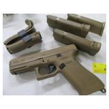 GLOCK 9x19 9mm Brown Handgun w/ 3 Mags Xtras