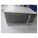 OSTER 1000w Silver Look Microwave 21.5" Running