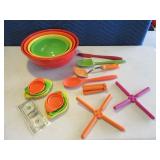 LOT Kitchen Poly Nesting Bowls & Sllicon Ware