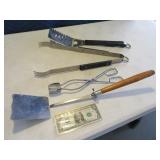 Lot (4) BBQ Utensils Flippers~Tongs