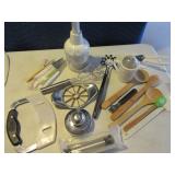 LOT Pampered Chef Kitchen Utensils
