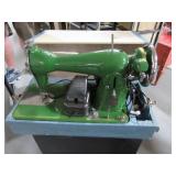 Retro GREEN Vintage Sewing Maching Packard DELUXE